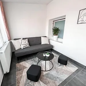 https://hostel-monika.praguehotelsweb.com