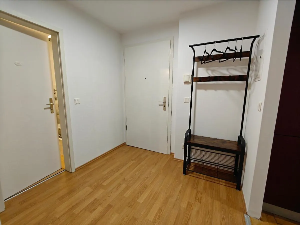 2Br Apartment, Parking, Wi-Fi, Tv In Berlin Karow